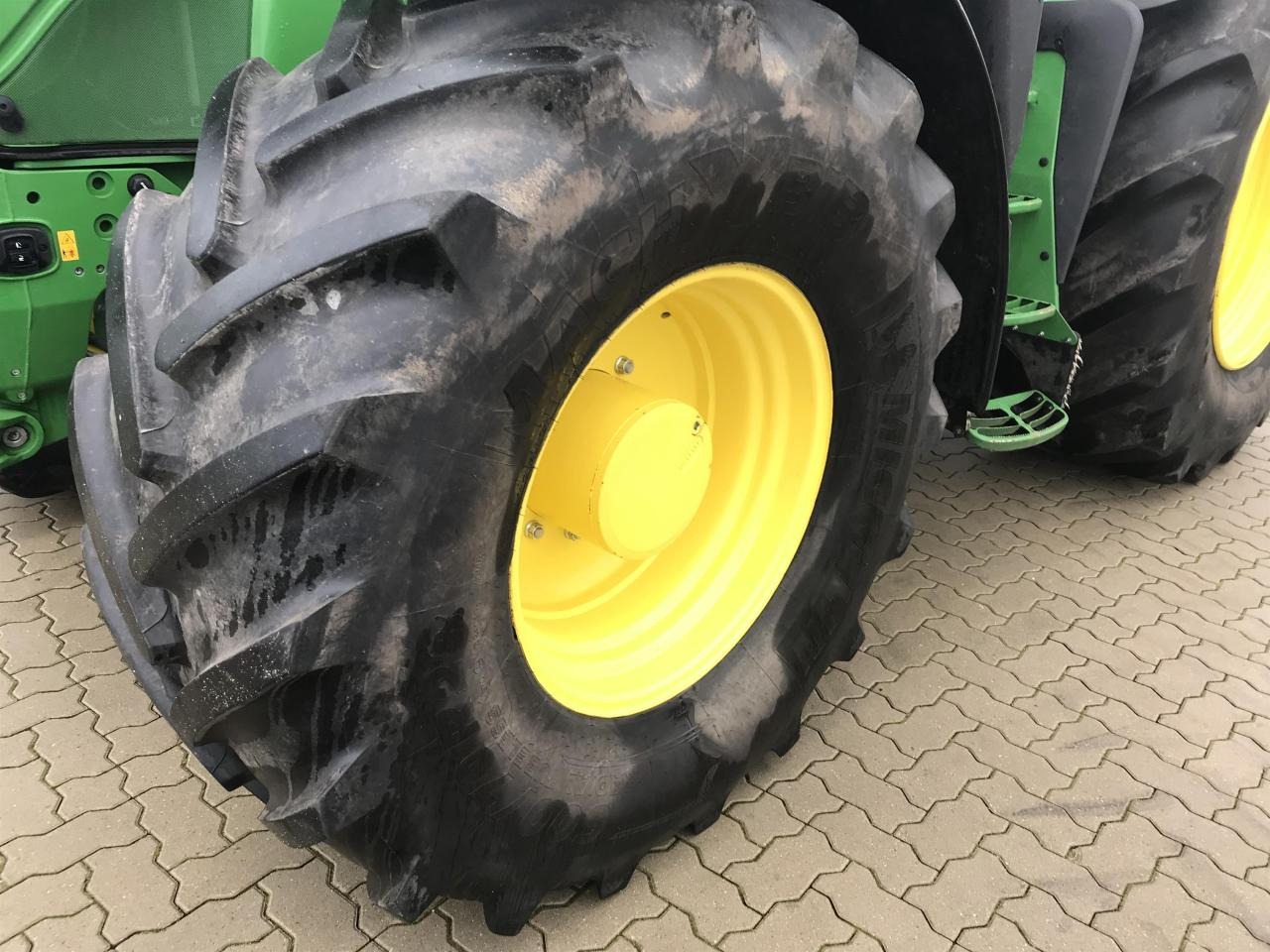 Traktor John Deere 6R 215: foto 10