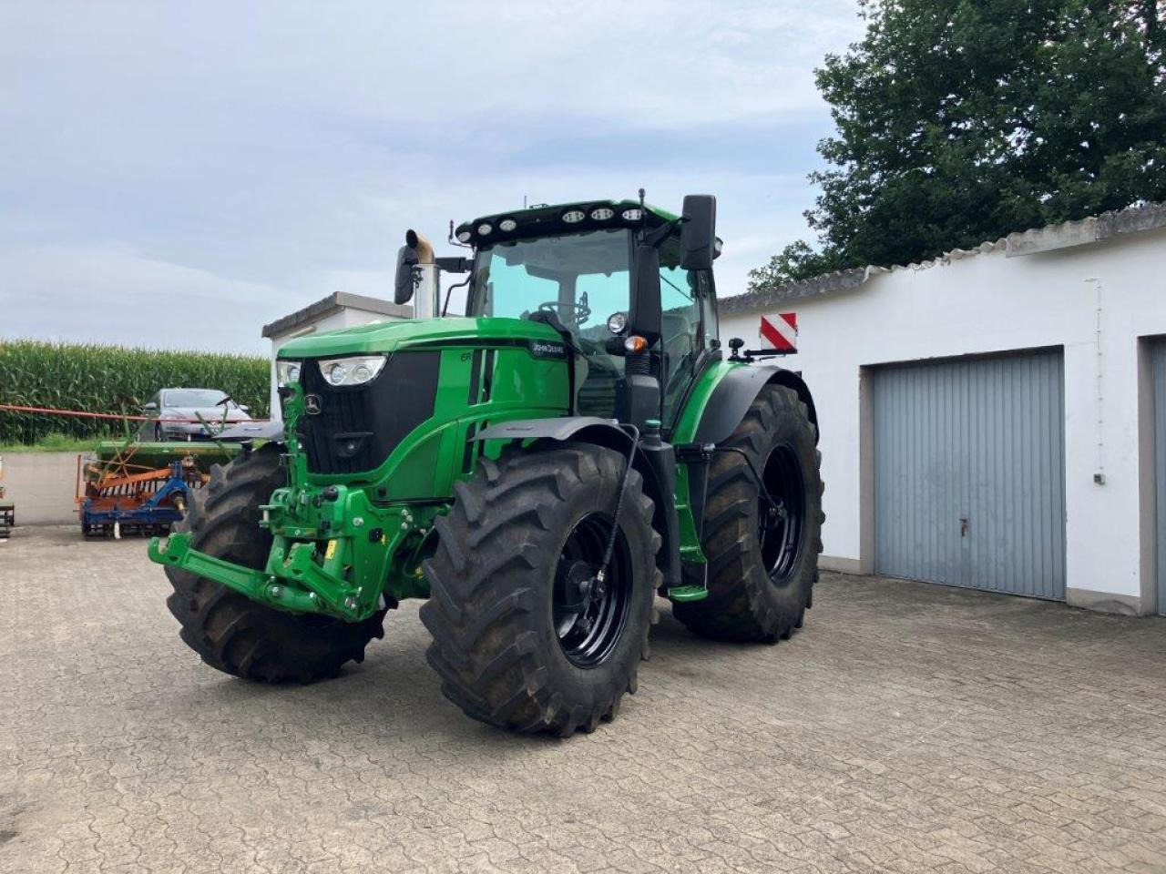 John Deere 6R 250 - Traktor: foto 1 John Deere 6R 250 - Traktor: foto 1