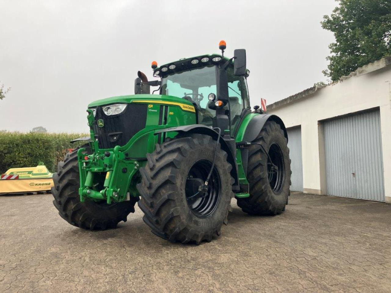 John Deere 6R 250 - Traktor: foto 1 John Deere 6R 250 - Traktor: foto 1