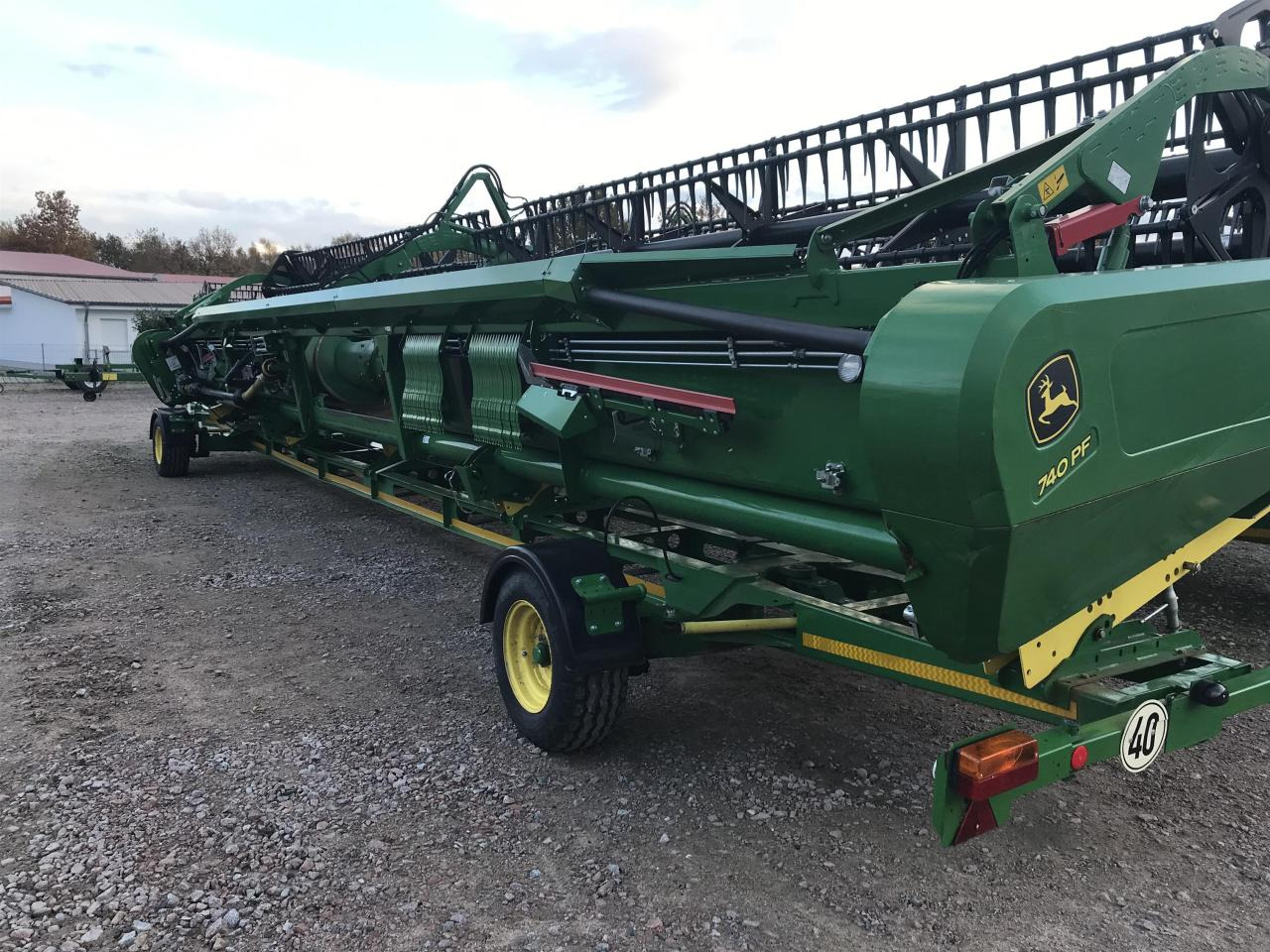 John Deere 740 Premium Flow - Koka e korrëses foragjere: foto 1 John Deere 740 Premium Flow - Koka e korrëses foragjere: foto 1