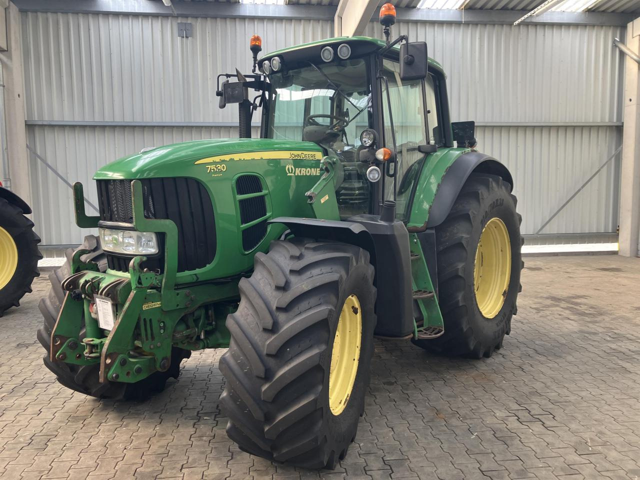 John Deere 7530 PREMIUM - Traktor: foto 1 John Deere 7530 PREMIUM - Traktor: foto 1
