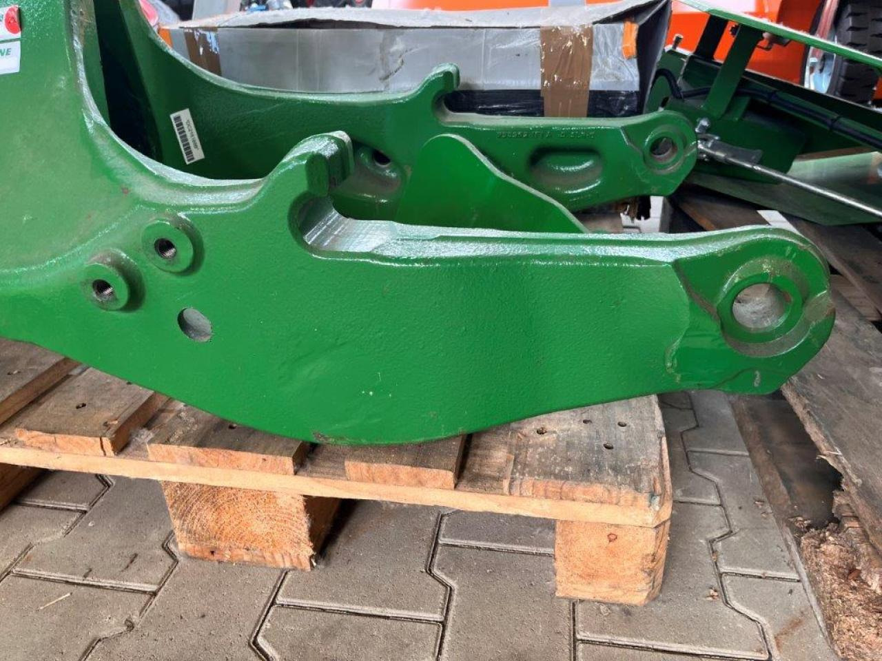 John Deere Anbaukonsolen - Ngarkues ballor për traktor: foto 3 John Deere Anbaukonsolen - Ngarkues ballor për traktor: foto 3