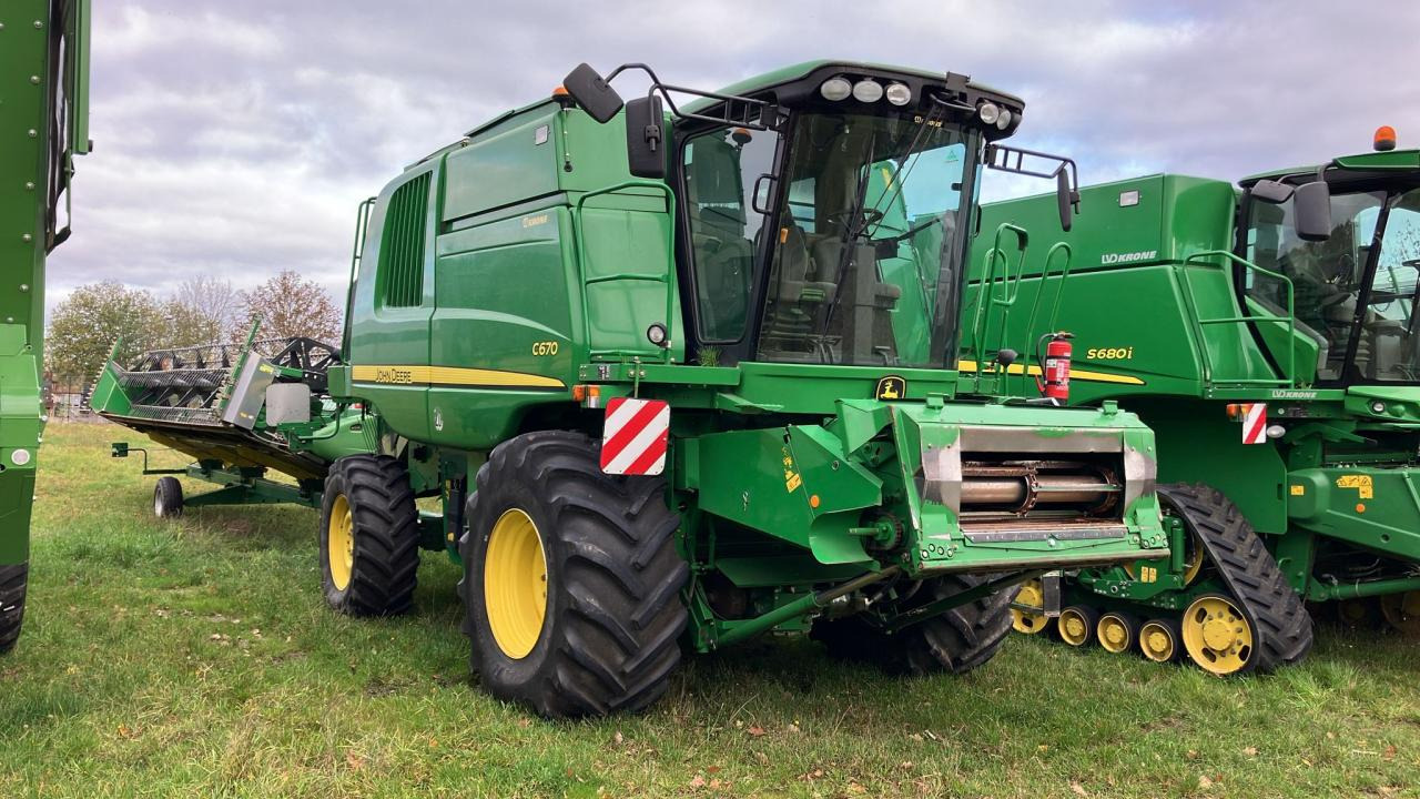 John Deere C 670 - Autokombajnë: foto 1 John Deere C 670 - Autokombajnë: foto 1