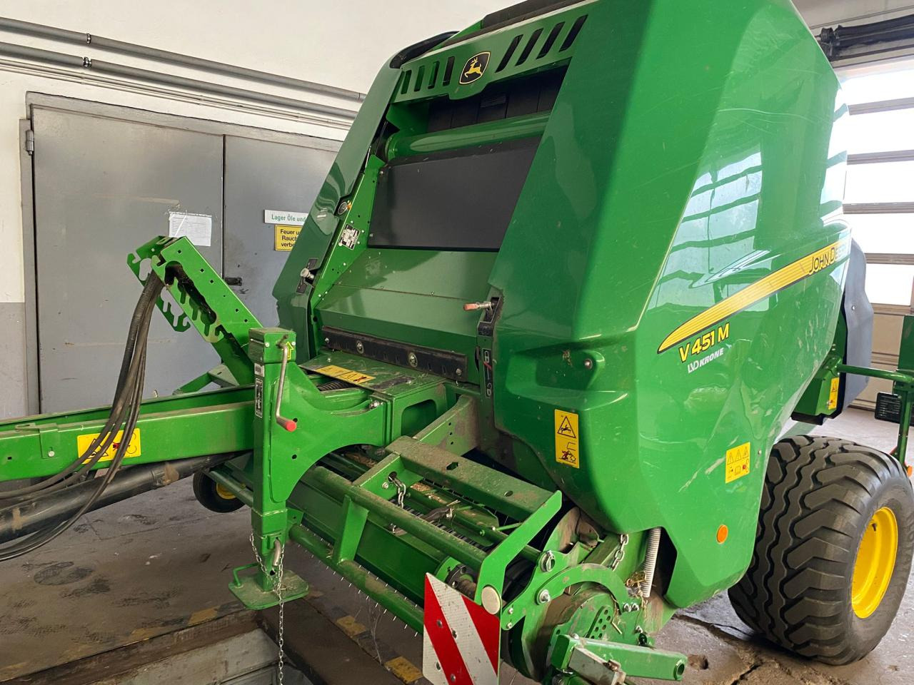 John Deere V451M MaxiCut 13 - Dengmbledhëse e rrumbullakët: foto 1 John Deere V451M MaxiCut 13 - Dengmbledhëse e rrumbullakët: foto 1