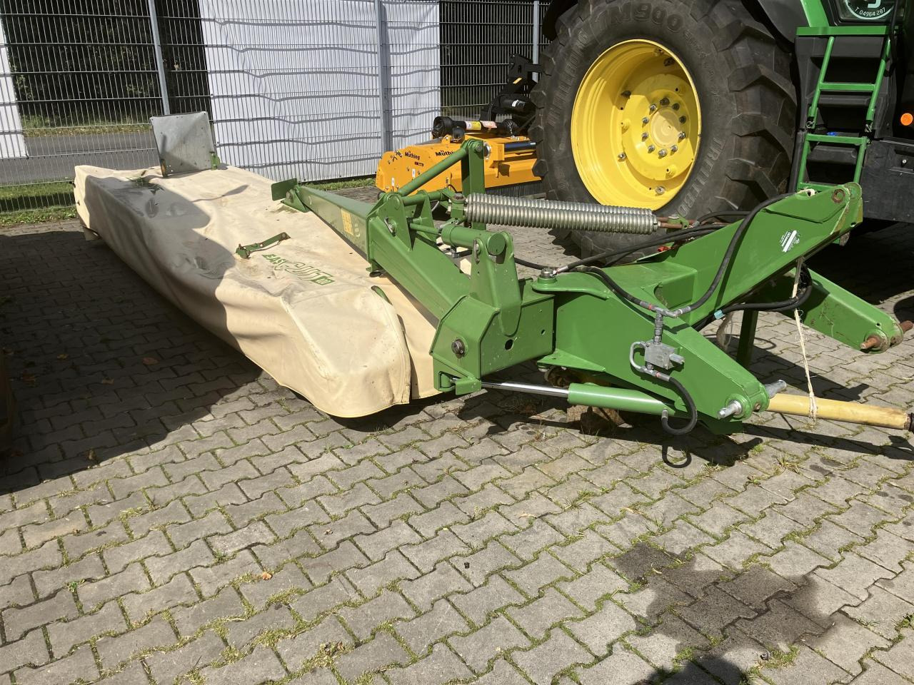 Krone EC 400 - Korrëse bari: foto 1 Krone EC 400 - Korrëse bari: foto 1