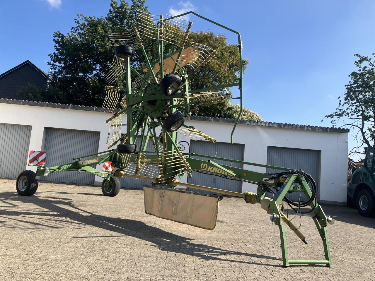 Krone SWADRO 810 - Barkthyese/ Shkundës bari: foto 1 Krone SWADRO 810 - Barkthyese/ Shkundës bari: foto 1