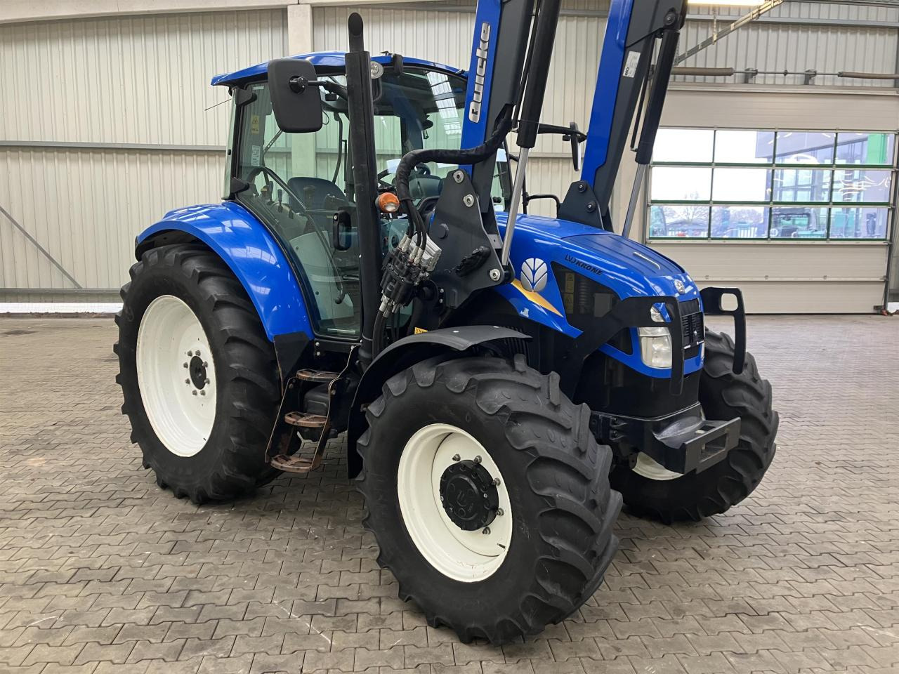 New Holland T 5.105 - Traktor: foto 3 New Holland T 5.105 - Traktor: foto 3
