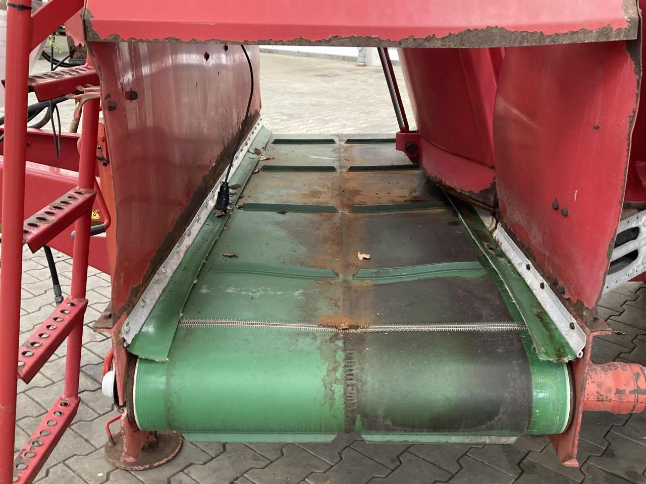 Trioliet Solomix 1 VL 1000 - Vagon për përzierjen e foragjereve: foto 2 Trioliet Solomix 1 VL 1000 - Vagon për përzierjen e foragjereve: foto 2