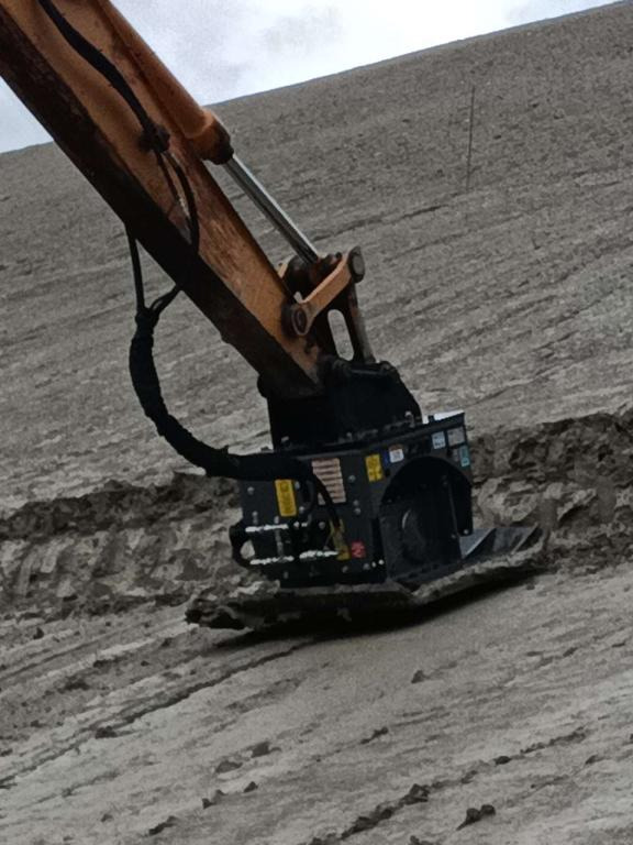 CM Crusher PV 60.100 Vibrating Plate - Pllakë vibratori: foto 1 CM Crusher PV 60.100 Vibrating Plate - Pllakë vibratori: foto 1