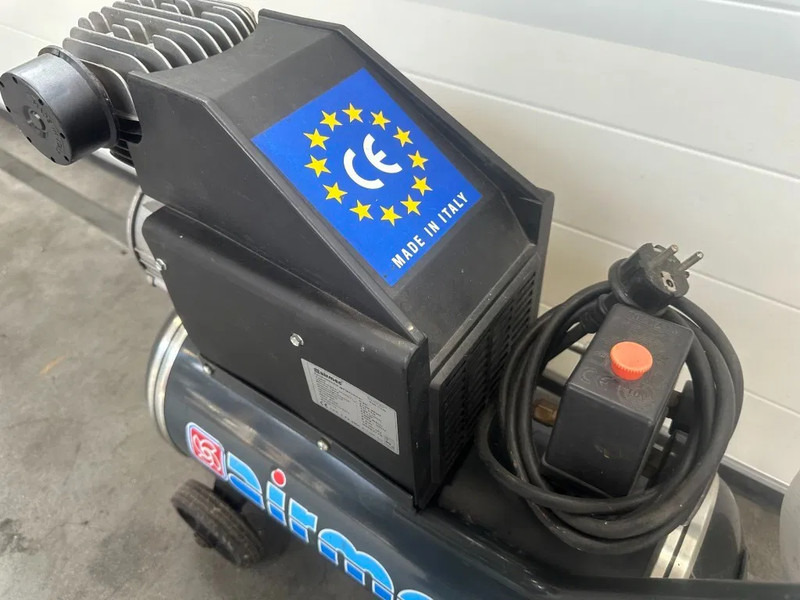 Airmec C25 Oliegesmeerde Zuigercompressor 1.65 PK 190 L / min 8 Bar Overstock - Kompresor ajri: foto 5 Airmec C25 Oliegesmeerde Zuigercompressor 1.65 PK 190 L / min 8 Bar Overstock - Kompresor ajri: foto 5
