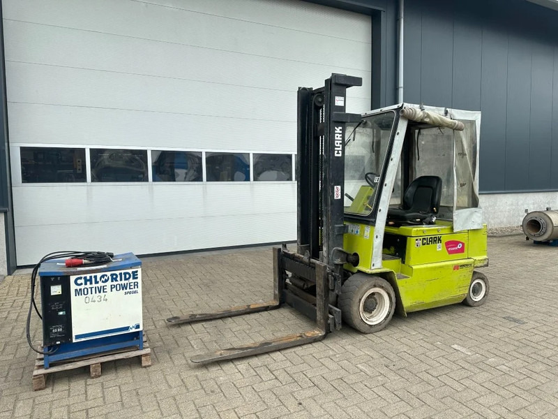 Clark EPM25N 2.5 ton Duplex Sideshift Elektra Heftruck - Pirun elektrik: foto 5 Clark EPM25N 2.5 ton Duplex Sideshift Elektra Heftruck - Pirun elektrik: foto 5