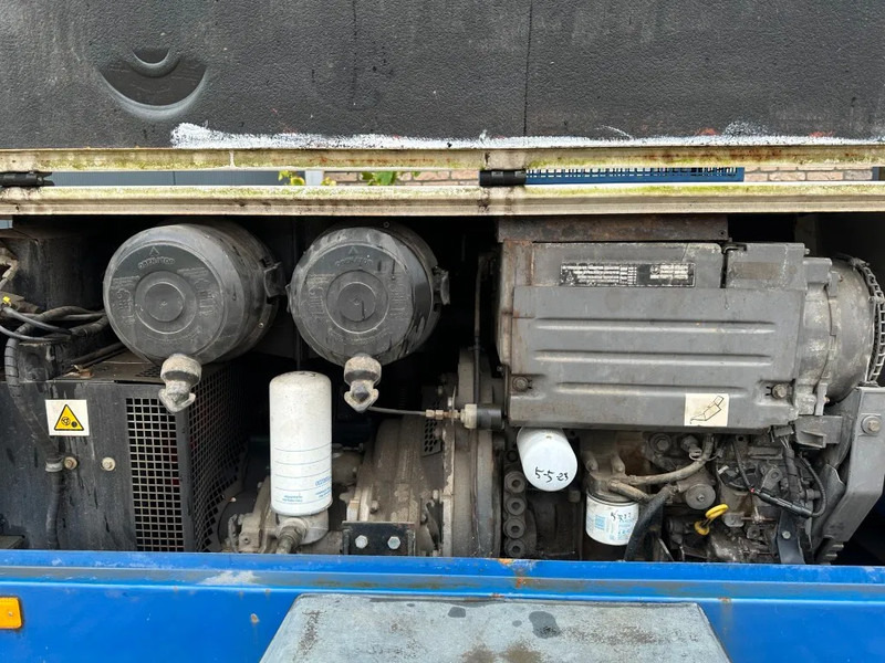 Compair H2180 Deutz 2.1 m3 / min 28 kW 7 Bar Mobiele Diesel Compressor met kenteken - Kompresor ajri: foto 4 Compair H2180 Deutz 2.1 m3 / min 28 kW 7 Bar Mobiele Diesel Compressor met kenteken - Kompresor ajri: foto 4