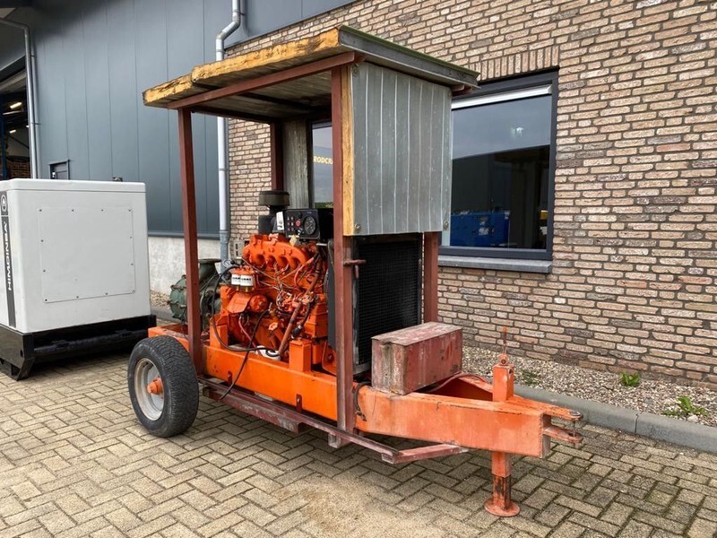 Iveco 8061 I 25.00 Waterpomp Caprari 144 m3 / h 12 Bar Mobiele Beregenings pompset - Pompë uji: foto 2 Iveco 8061 I 25.00 Waterpomp Caprari 144 m3 / h 12 Bar Mobiele Beregenings pompset - Pompë uji: foto 2