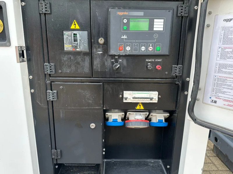 Iveco FPT F32 AM1A Leroy Somer 32 KVA Silent generatorset 660 hours ! - Set gjeneratori: foto 2 Iveco FPT F32 AM1A Leroy Somer 32 KVA Silent generatorset 660 hours ! - Set gjeneratori: foto 2