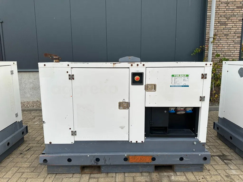 Iveco FPT F32 AM1A Leroy Somer 32 KVA Silent generatorset 660 hours ! - Set gjeneratori: foto 1 Iveco FPT F32 AM1A Leroy Somer 32 KVA Silent generatorset 660 hours ! - Set gjeneratori: foto 1