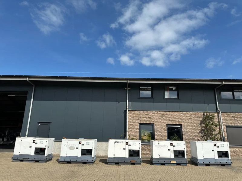 Iveco FPT F32 AM1A Leroy Somer 32 kVA Silent generatorset 129 hours ! - Set gjeneratori: foto 2 Iveco FPT F32 AM1A Leroy Somer 32 kVA Silent generatorset 129 hours ! - Set gjeneratori: foto 2