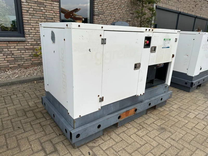 Iveco FPT F32 AM1A Leroy Somer 32 kVA Silent generatorset 21 hours ! - Set gjeneratori: foto 4 Iveco FPT F32 AM1A Leroy Somer 32 kVA Silent generatorset 21 hours ! - Set gjeneratori: foto 4