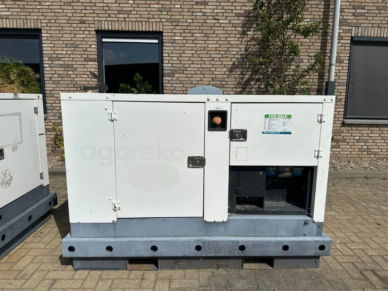 Iveco FPT F32 AM1A Leroy Somer 32 kVA Silent generatorset 239 hours ! - Set gjeneratori: foto 1 Iveco FPT F32 AM1A Leroy Somer 32 kVA Silent generatorset 239 hours ! - Set gjeneratori: foto 1