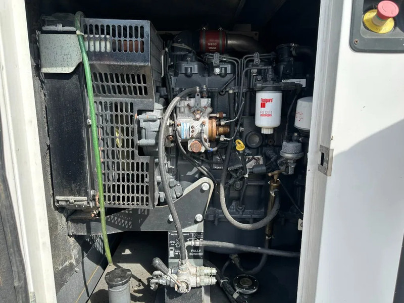 Iveco FPT F32 AM1A Leroy Somer 32 kVA Silent generatorset 408 hours ! - Set gjeneratori: foto 4 Iveco FPT F32 AM1A Leroy Somer 32 kVA Silent generatorset 408 hours ! - Set gjeneratori: foto 4
