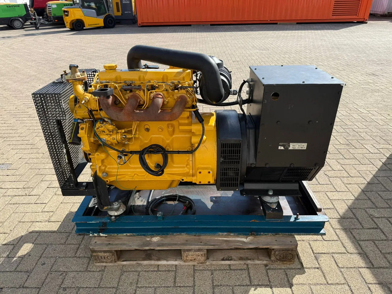 John Deere 4039 DF 008 Stamford 42.5 kVA generatorset - Set gjeneratori: foto 2 John Deere 4039 DF 008 Stamford 42.5 kVA generatorset - Set gjeneratori: foto 2