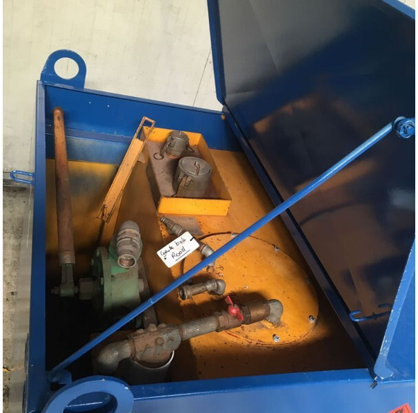 Kiwa IBC Elzinga Machinefabriek 1000 liter IBC Dieseltank met handpomp - Rezervuari i magazinimit: foto 3 Kiwa IBC Elzinga Machinefabriek 1000 liter IBC Dieseltank met handpomp - Rezervuari i magazinimit: foto 3