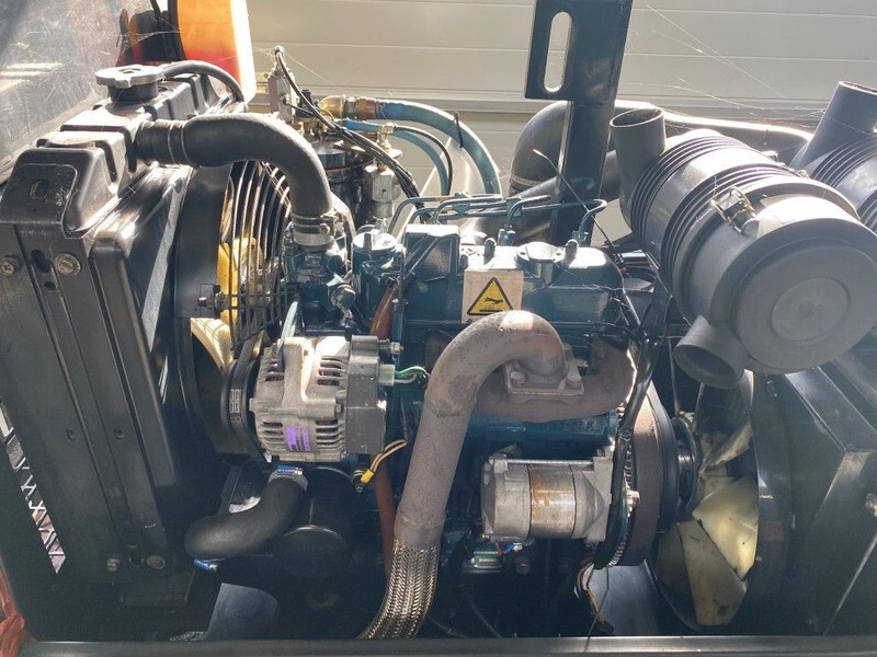 Kubota D1105 Sullair 15.5 kW 7 bar diesel schroefcompressor met nakoeler - Kompresor ajri: foto 4 Kubota D1105 Sullair 15.5 kW 7 bar diesel schroefcompressor met nakoeler - Kompresor ajri: foto 4
