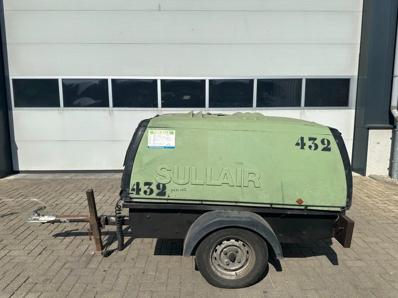Kubota V2203 Sullair K65 Mobiele Diesel Compressor 3.7 m3 / min 30 kW 7 Bar - Kompresor ajri: foto 1 Kubota V2203 Sullair K65 Mobiele Diesel Compressor 3.7 m3 / min 30 kW 7 Bar - Kompresor ajri: foto 1