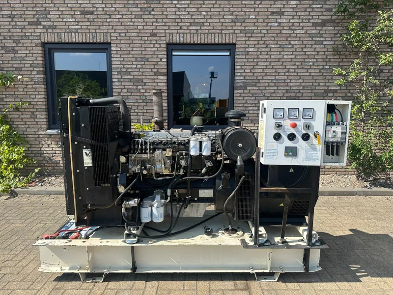 Perkins Stamford 100 kVA noodstroom generatorset - Set gjeneratori: foto 1 Perkins Stamford 100 kVA noodstroom generatorset - Set gjeneratori: foto 1