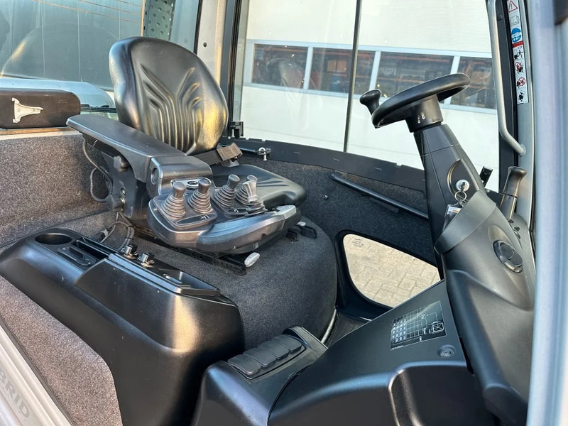 Pirun më gaz Still RX 70-30 T 3 ton Duplex Sideshift LPG Heftruck: foto 9 Pirun më gaz Still RX 70-30 T 3 ton Duplex Sideshift LPG Heftruck: foto 9