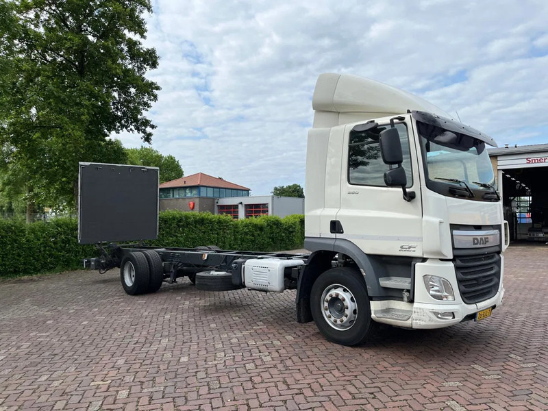 DAF CF 260 CF 260 FA CHASSIS CABINE EURO 6 - Kamion kabinë-shasi: foto 5 DAF CF 260 CF 260 FA CHASSIS CABINE EURO 6 - Kamion kabinë-shasi: foto 5