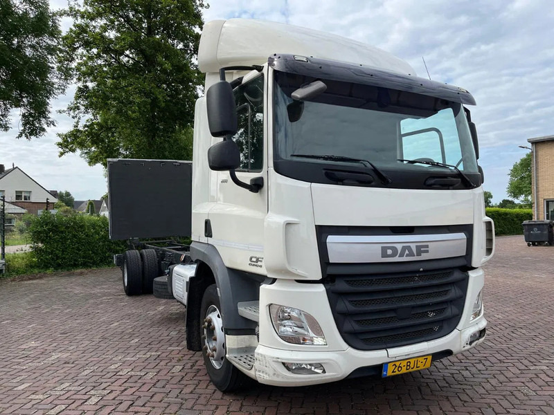 DAF CF 260 CF 260 FA CHASSIS CABINE EURO 6 - Kamion kabinë-shasi: foto 2 DAF CF 260 CF 260 FA CHASSIS CABINE EURO 6 - Kamion kabinë-shasi: foto 2