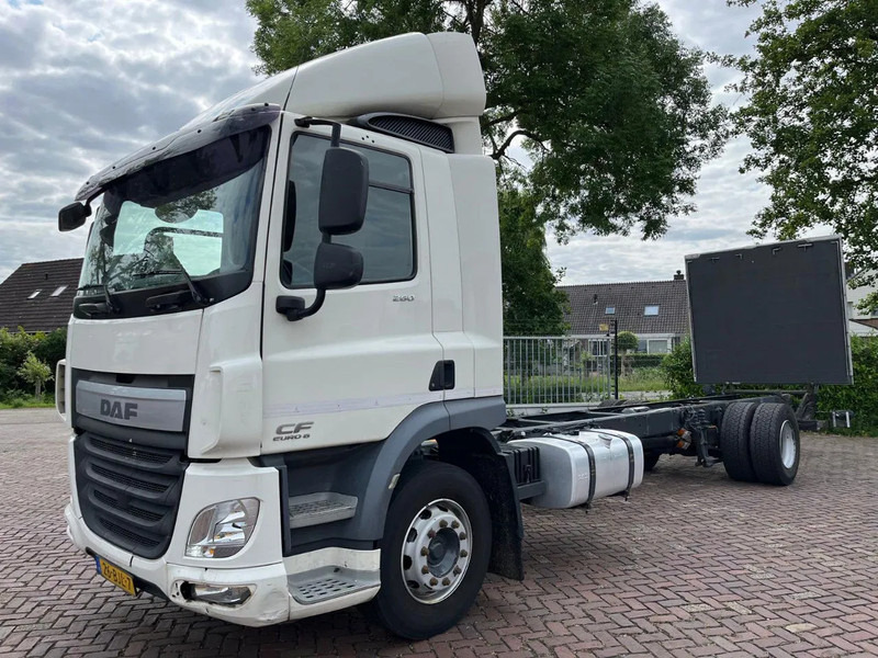 DAF CF 260 CF 260 FA CHASSIS CABINE EURO 6 - Kamion kabinë-shasi: foto 1 DAF CF 260 CF 260 FA CHASSIS CABINE EURO 6 - Kamion kabinë-shasi: foto 1