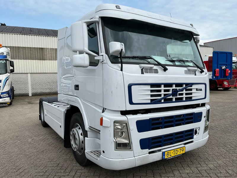 Volvo FM 9 MOTOR DEFECT (motor start wel maar kan niet rijden) - Gjysmë-kamion: foto 4 Volvo FM 9 MOTOR DEFECT (motor start wel maar kan niet rijden) - Gjysmë-kamion: foto 4