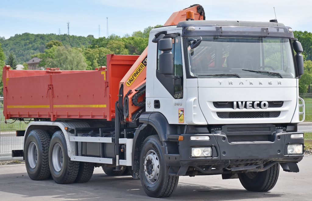 Iveco TRAKKER 360 * Kipper 5,60m* KRAN /FUNK * 6x4 - Kamion me vinç, Kamion vetëshkarkues: foto 3 Iveco TRAKKER 360 * Kipper 5,60m* KRAN /FUNK * 6x4 - Kamion me vinç, Kamion vetëshkarkues: foto 3