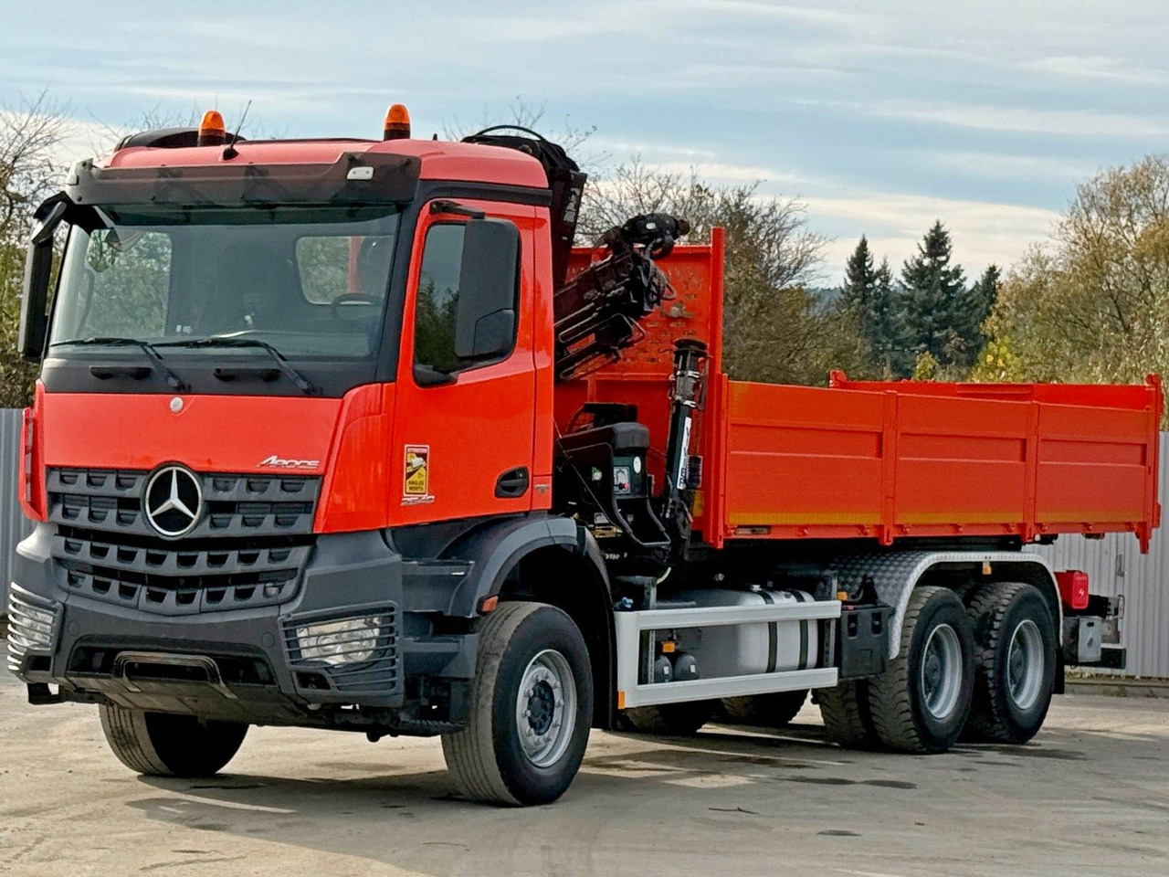 Mercedes-Benz AROCS 2640 *HIAB 144 BS - 3/FUNK  + * 6x4 - Kamion vetëshkarkues, Kamion me vinç: foto 4 Mercedes-Benz AROCS 2640 *HIAB 144 BS - 3/FUNK  + * 6x4 - Kamion vetëshkarkues, Kamion me vinç: foto 4