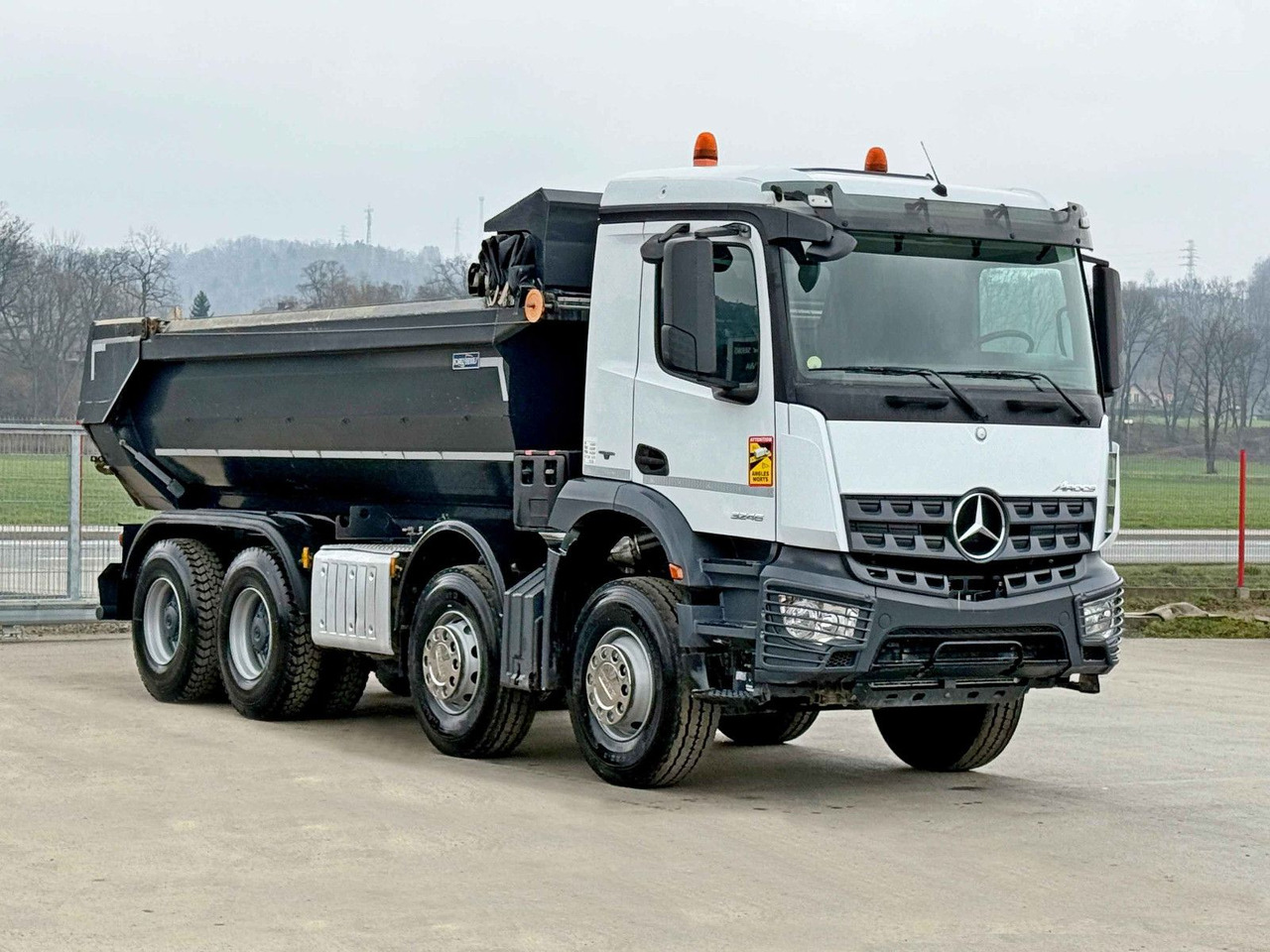 Mercedes-Benz AROCS 3246* KIPPER / 8x4 * TOPZUSTAND - Kamion vetëshkarkues: foto 2 Mercedes-Benz AROCS 3246* KIPPER / 8x4 * TOPZUSTAND - Kamion vetëshkarkues: foto 2