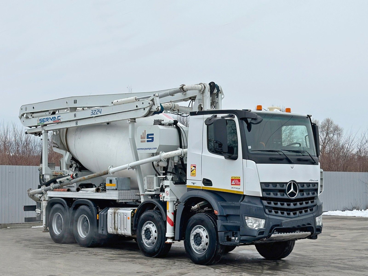 Mercedes-Benz AROCS 3743 * Betonpumpe + FUNK * 8x4 * TOP - Pompë betoni: foto 1 Mercedes-Benz AROCS 3743 * Betonpumpe + FUNK * 8x4 * TOP - Pompë betoni: foto 1
