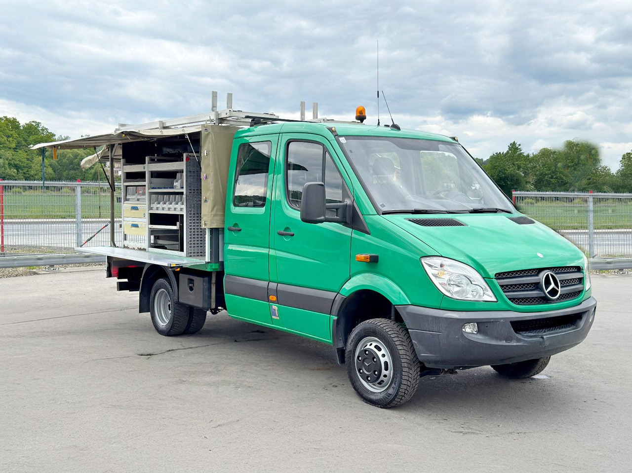 Mercedes-Benz Sprinter 516 CDI* Doppel Kabine! 4x4 *TOPZUSTAND - Kamioncine vetëshkarkuese: foto 2 Mercedes-Benz Sprinter 516 CDI* Doppel Kabine! 4x4 *TOPZUSTAND - Kamioncine vetëshkarkuese: foto 2