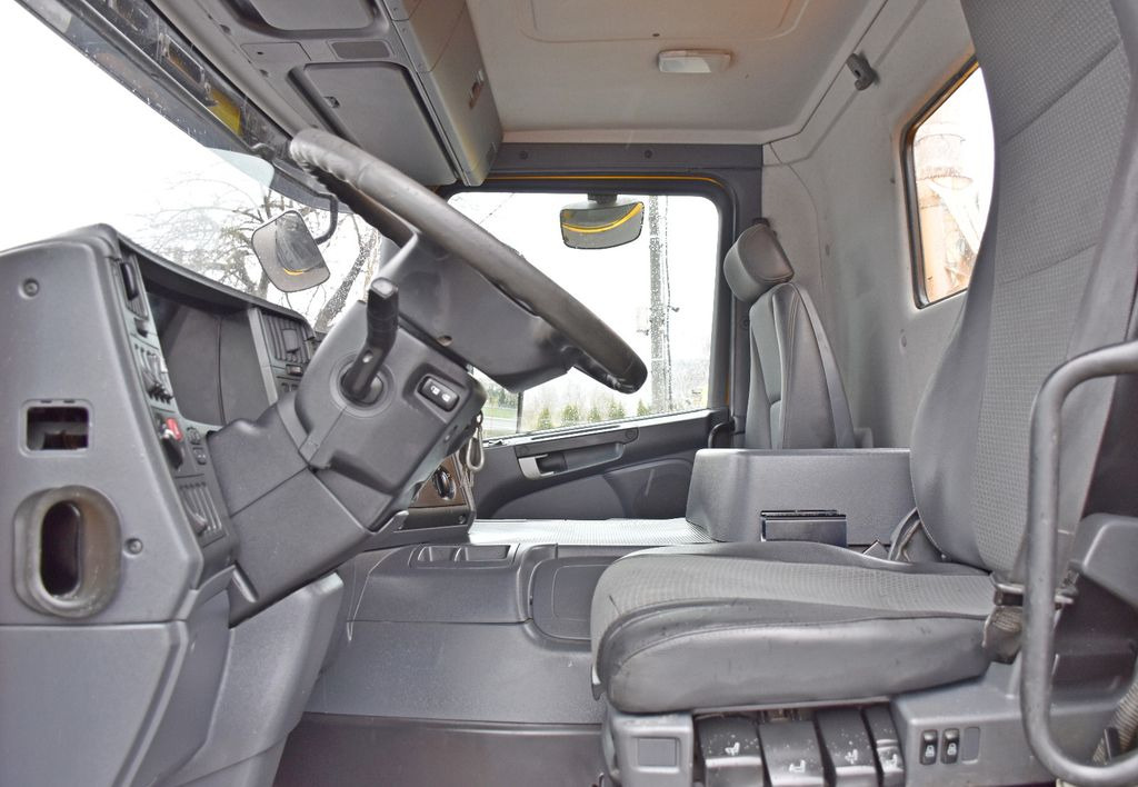 Interior photo 1: Kamion vetëshkarkues Scania P 410 Kipper 4,20m + BORDMATIC / TOPZUSTAND Scania P 280 Kipper 4,20m + BORDMATIC / TOPZUSTAND