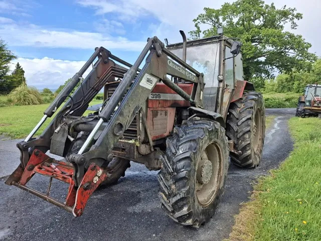 Massey Ferguson 399 c/w Loader - Traktor: foto 1 Massey Ferguson 399 c/w Loader - Traktor: foto 1