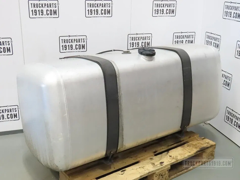 Mercedes-Benz 9604703903 Brandstoftank + steunen 630L - Serbatori i karburantit për Kamioni: foto 1 Mercedes-Benz 9604703903 Brandstoftank + steunen 630L - Serbatori i karburantit për Kamioni: foto 1