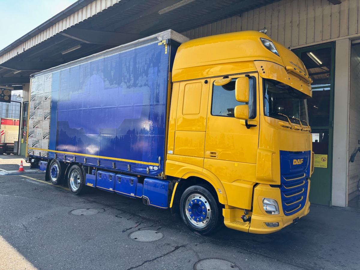 DAF FAN XF 530 LTD - Kamion me tendë: foto 1 DAF FAN XF 530 LTD - Kamion me tendë: foto 1