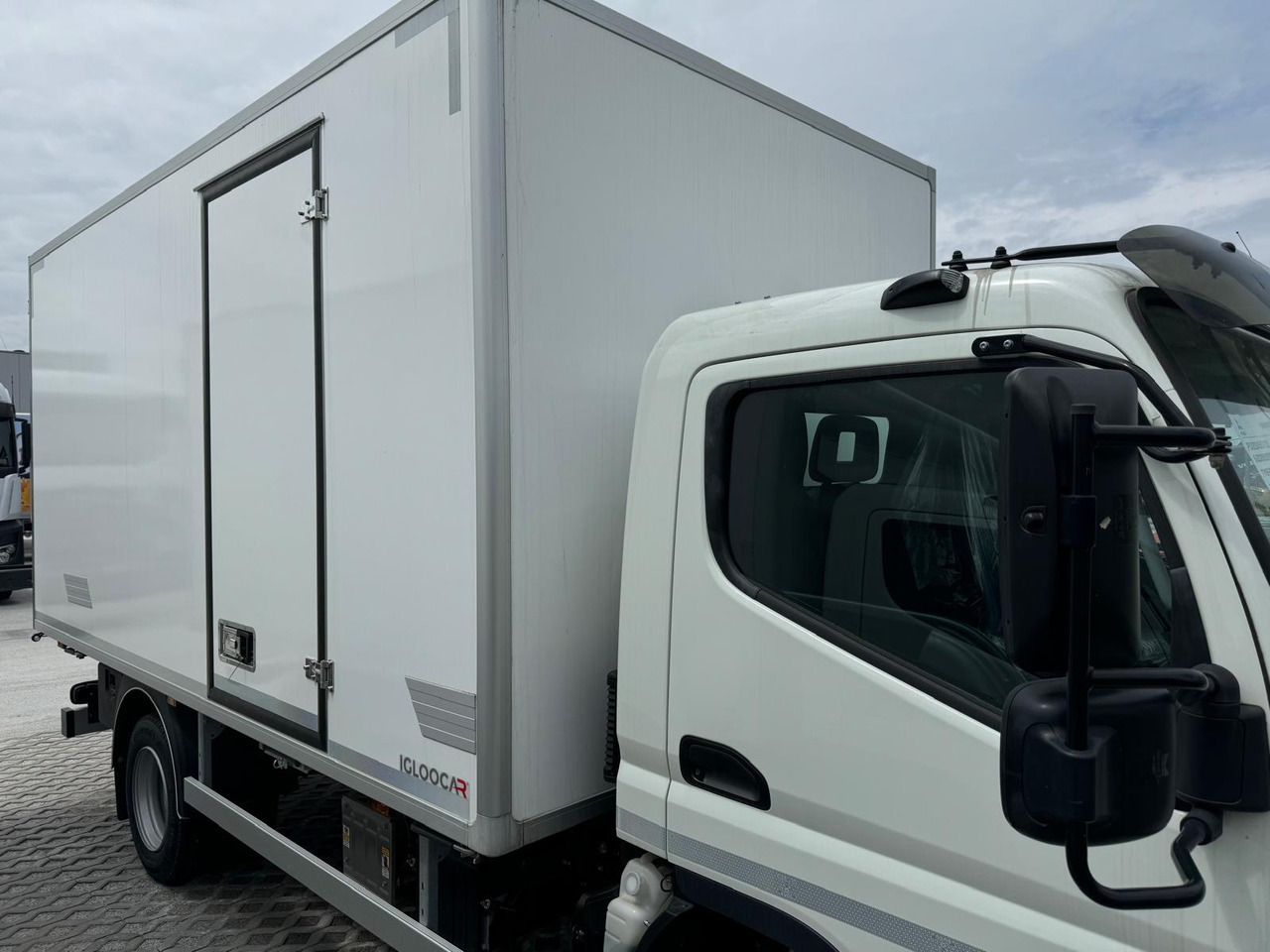 Mitsubishi Canter FUSO 70C18 Isotherm Koffer - Kamion izotermik: foto 4 Mitsubishi Canter FUSO 70C18 Isotherm Koffer - Kamion izotermik: foto 4