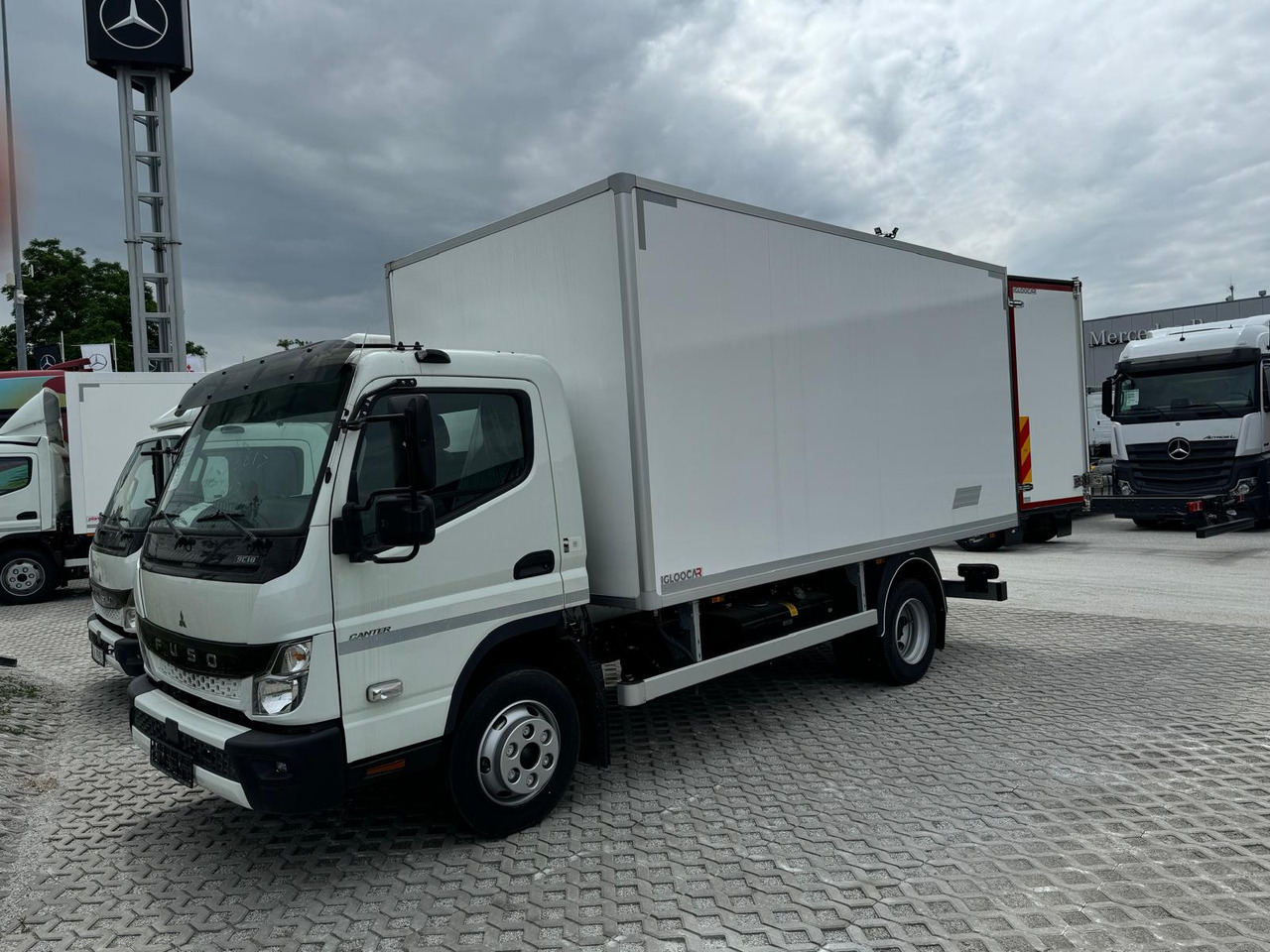 Mitsubishi Canter FUSO 70C18 Isotherm Koffer - Kamion izotermik: foto 2 Mitsubishi Canter FUSO 70C18 Isotherm Koffer - Kamion izotermik: foto 2