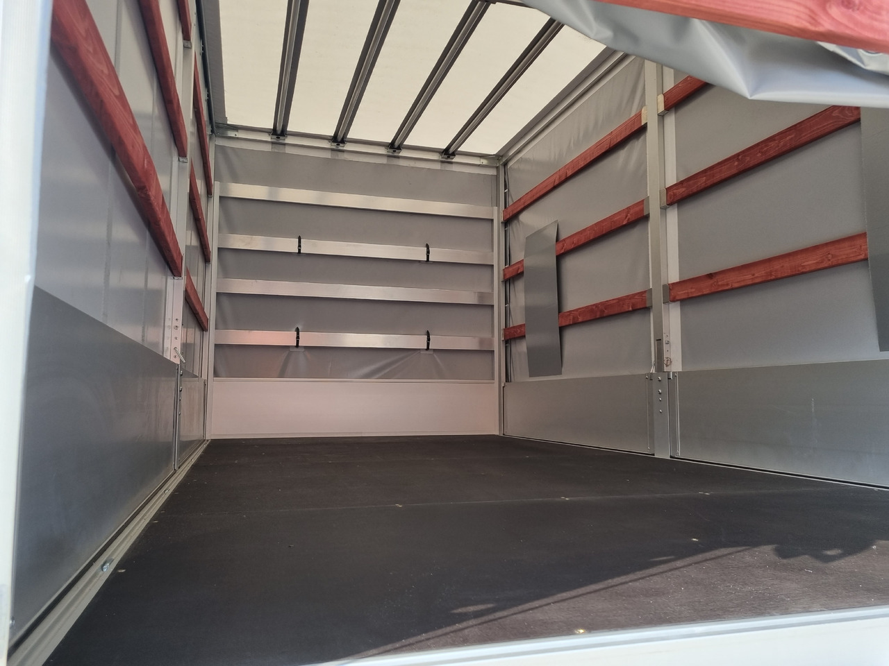 Renault Master 170 8 Pal Dachspoiler - Kamioncine me tendë: foto 3 Renault Master 170 8 Pal Dachspoiler - Kamioncine me tendë: foto 3