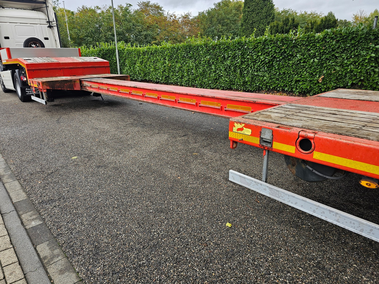Kaessbohrer LB4E With Hydraulic Flip Ramps - Gjysmë rimorkio me plan ngarkimi të ulët: foto 5 Kaessbohrer LB4E With Hydraulic Flip Ramps - Gjysmë rimorkio me plan ngarkimi të ulët: foto 5