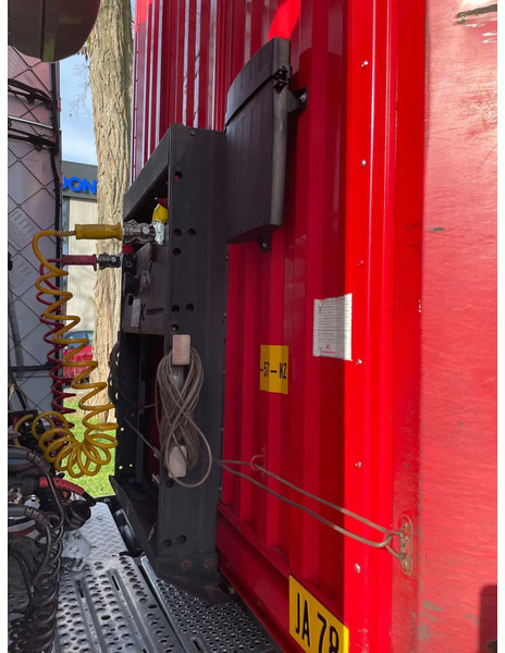 Kässbohrer Taut line XXL certificaat bij - Gjysmë rimorkio me tendë: foto 2 Kässbohrer Taut line XXL certificaat bij - Gjysmë rimorkio me tendë: foto 2