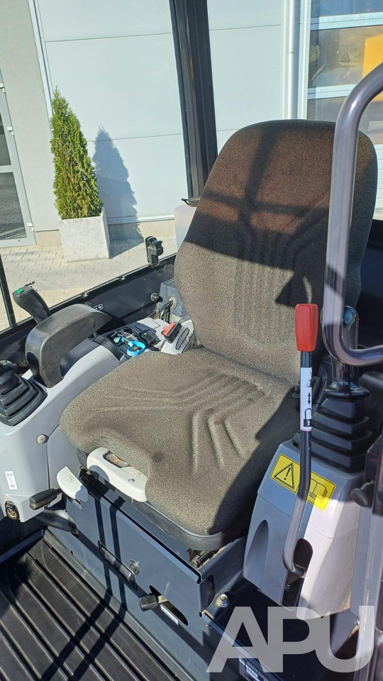 KUBOTA KX018-4 - Miniekskavator: foto 2 KUBOTA KX018-4 - Miniekskavator: foto 2