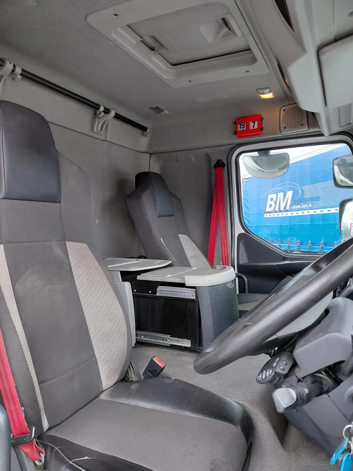 2015 D 18 Wide Curtainsider - Kamion me tendë: foto 2 2015 D 18 Wide Curtainsider - Kamion me tendë: foto 2