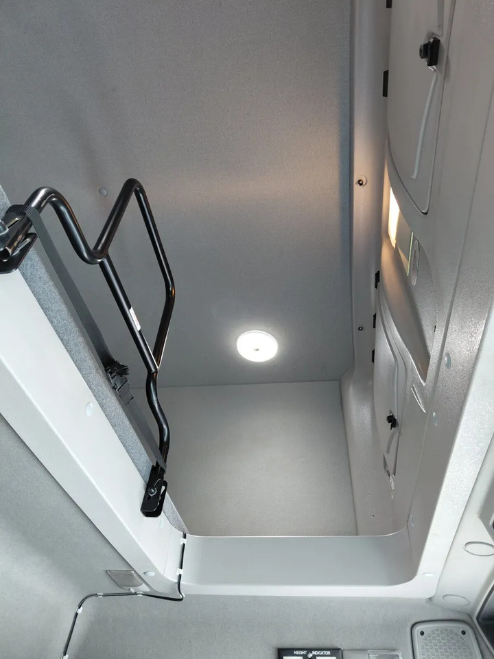 2017 Renault D12 4×2 Double Sleeper Curtainsider - Kamion me tendë: foto 4 2017 Renault D12 4×2 Double Sleeper Curtainsider - Kamion me tendë: foto 4